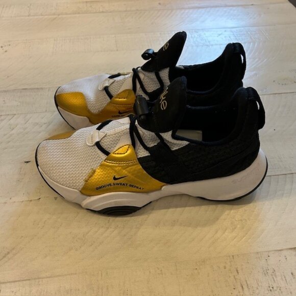 Nike Superrep Groove Black/White/Gold - Picture 2 of 5